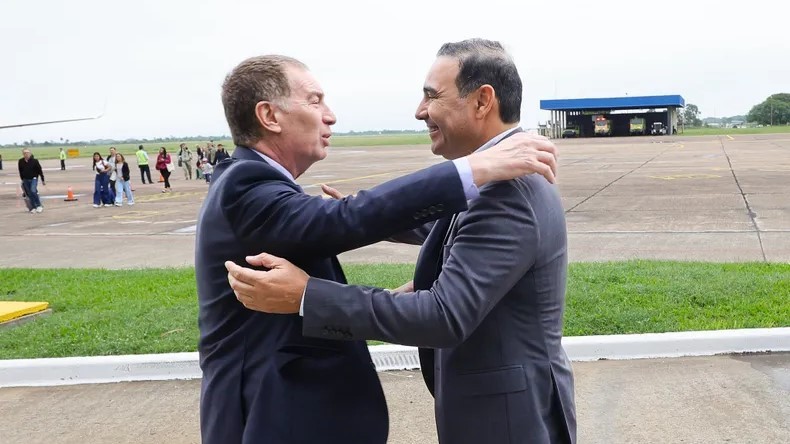 Gustavo Valdés resucita la relación con la Casa Rosada con un tiro por elevación a los hermanos Milei