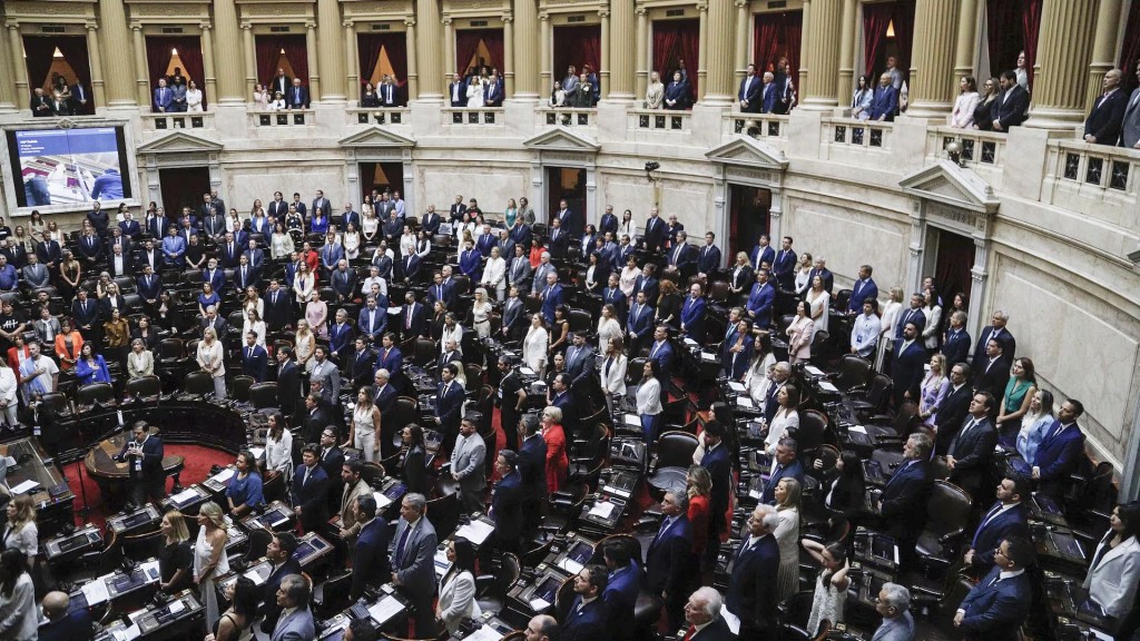El show de la jura en Diputados con Milei en el palco