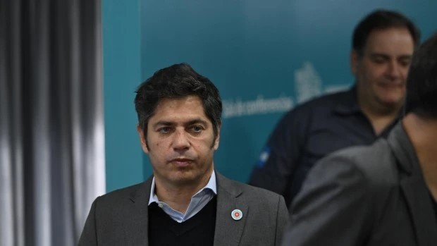 Caputo amenazó con no avalar la deuda de la provincia y Kicillof lo cruzó: 