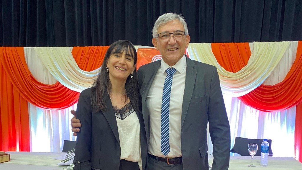 Blindado en el Concejo, exigido en las calles: Calomarde juega su primera mano ante la crisis nacional y el legado de Fagúndez