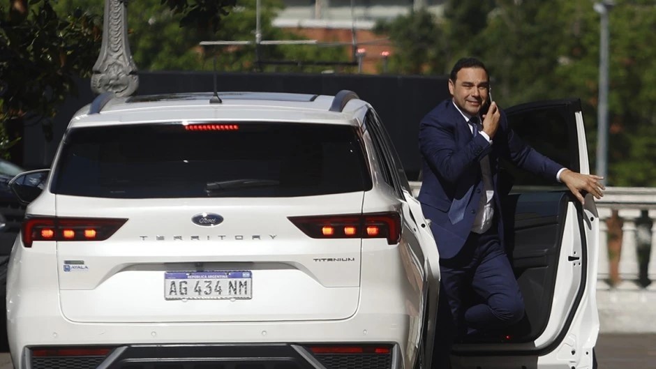Furioso porque LLA votó en contra del Presupuesto en Corrientes, Valdés amaga con complicar el Senado