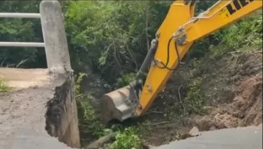 Corrientes: trabajan en la reparación de un socavón sobre la Ruta Nacional N° 12