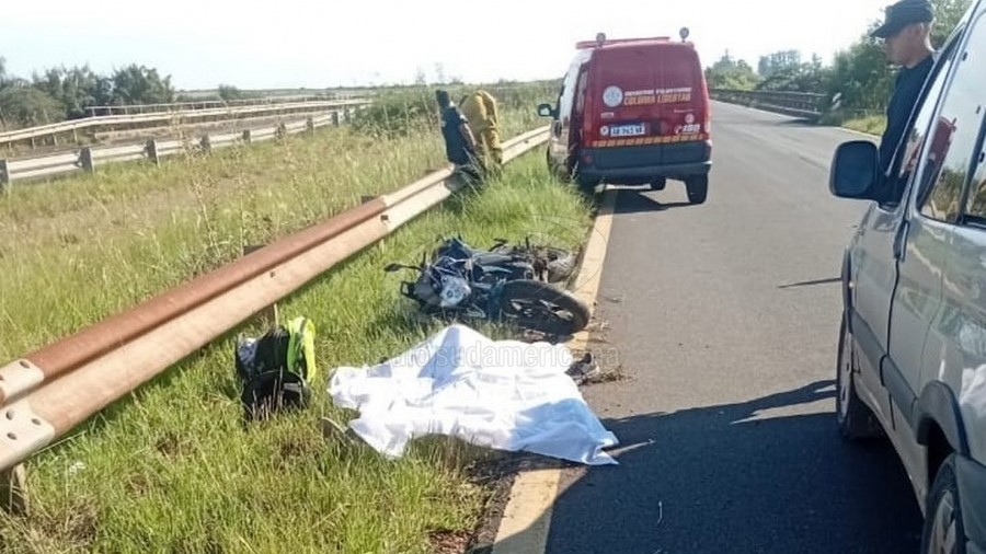 Chico de 14 años manejaba una moto en la ruta y murió tras un despiste