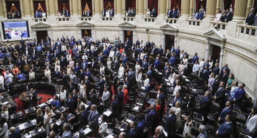 El show de la jura en Diputados con Milei en el palco