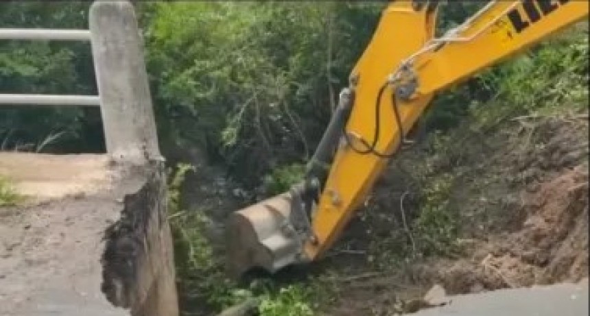 Corrientes: trabajan en la reparación de un socavón sobre la Ruta Nacional N° 12